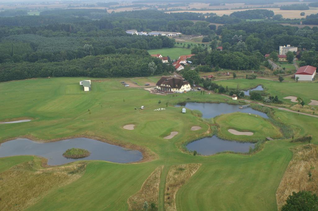 Golfcentrum Schloss Karnitz Ruegen Garz  Eksteriør billede